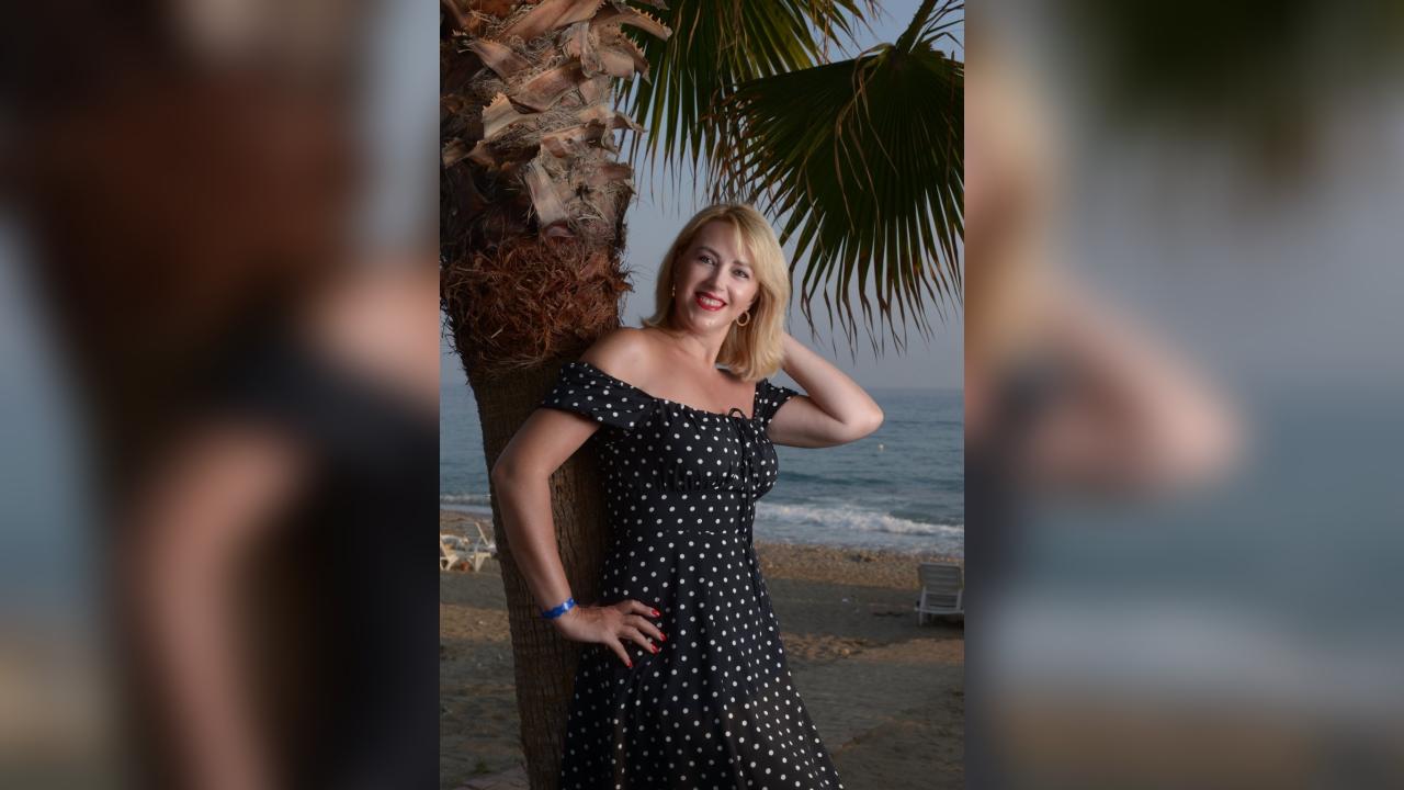 Webcam chat profile for MyAngelShy: Legs, feet & shoes