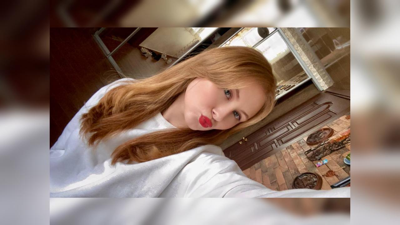 Webcam chat profile for LadyRed1919