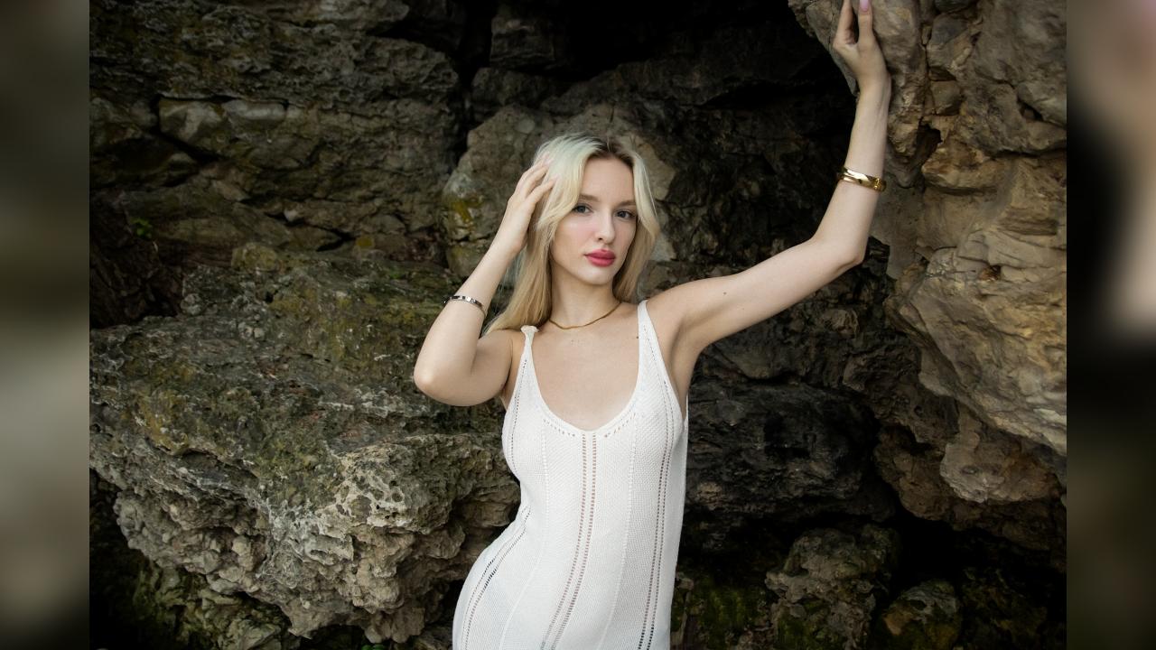 Webcam chat profile for AlexSwetty: Legs, feet & shoes