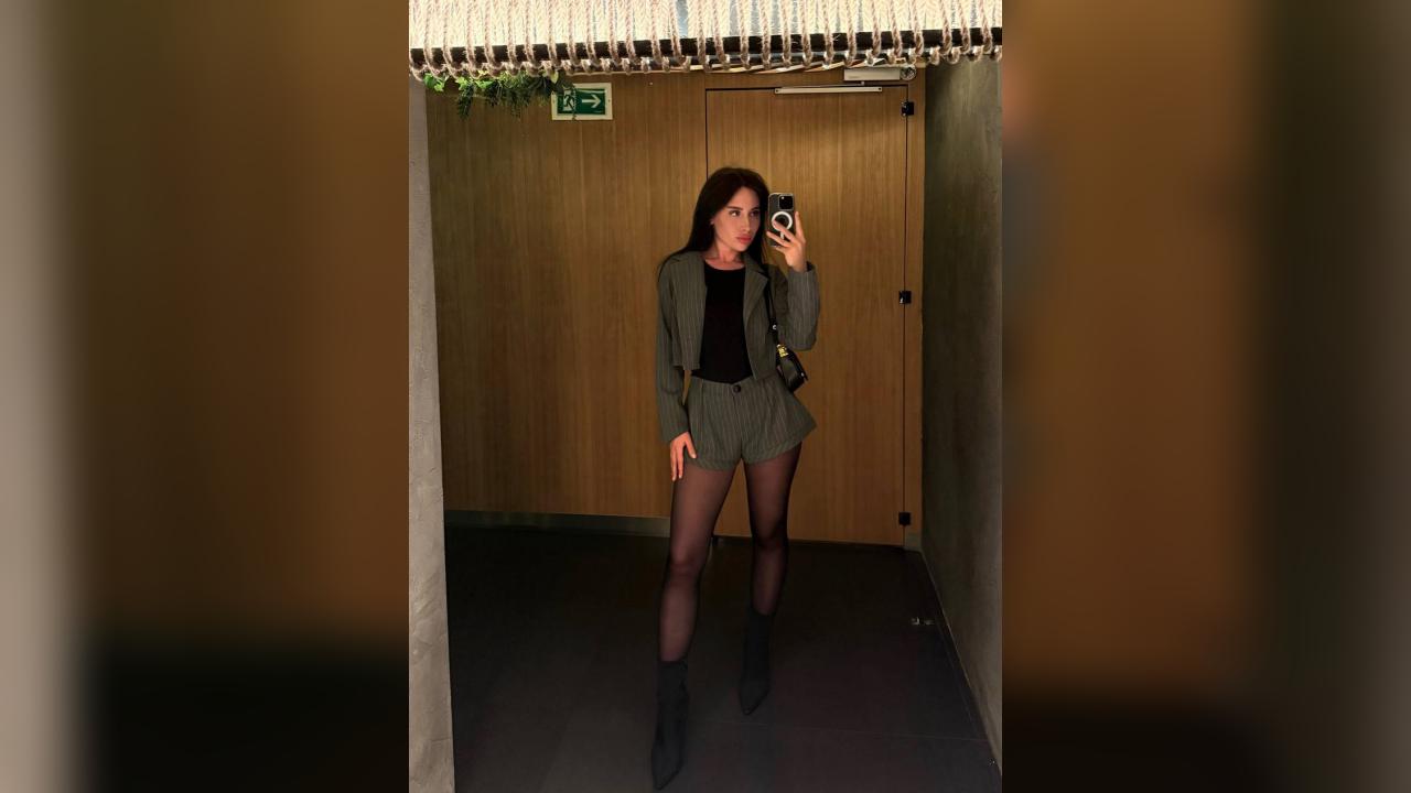 Webcam chat profile for XCuteXbunny: Legs, feet & shoes