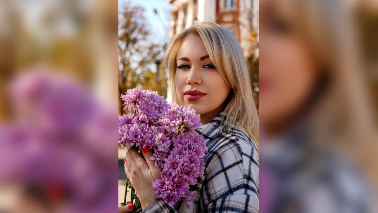 Webcam chat profile for ElanoraGrace: Exercise