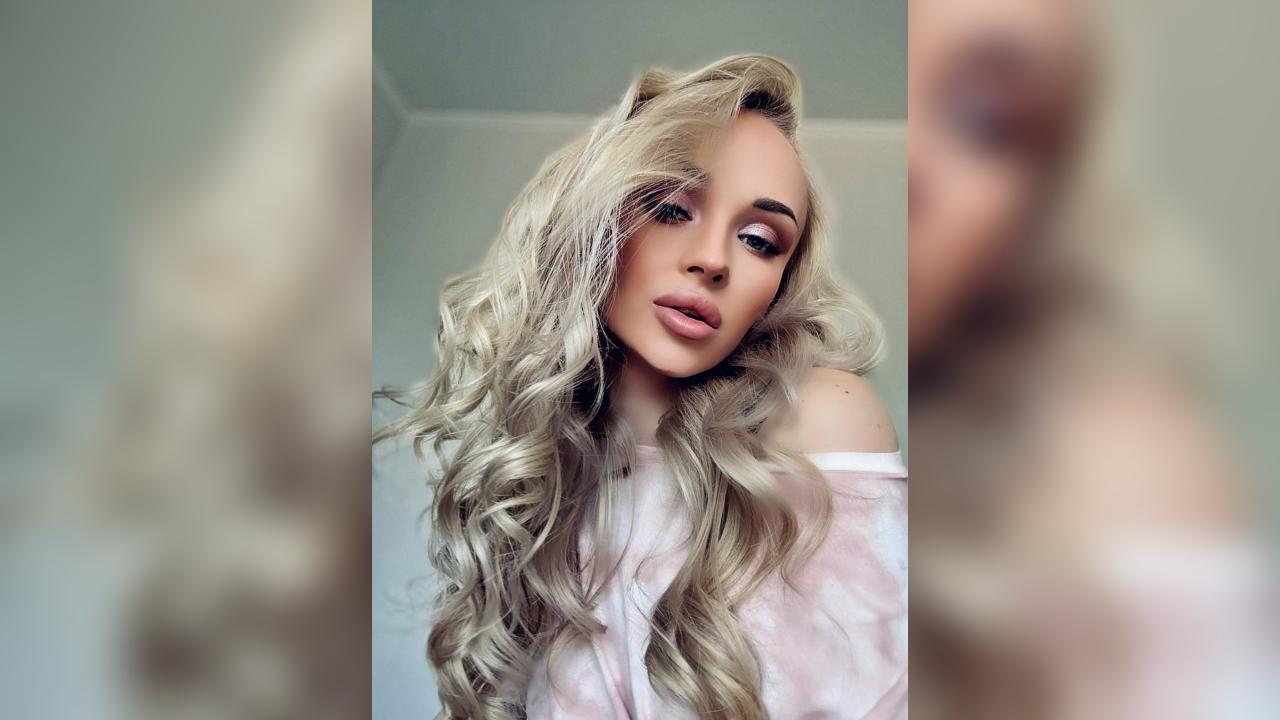 Webcam chat profile for Julietta25