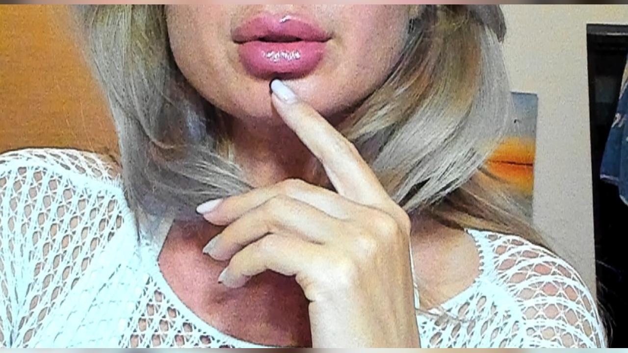Webcam chat profile for MeMarrisson: Kissing