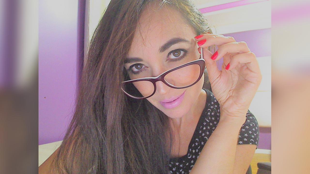 Webcam chat profile for SPECIALGIRL1: Legs, feet & shoes