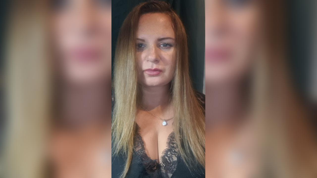 Webcam chat profile for AnetMiss: Cooking
