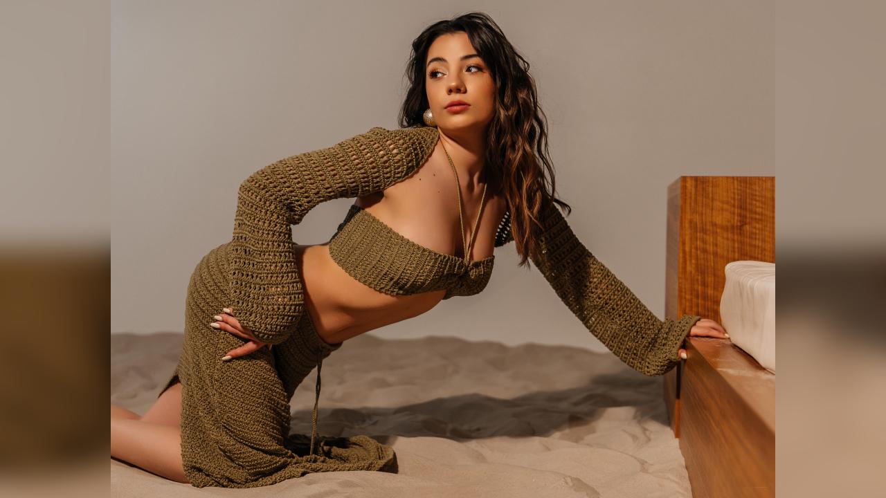 Webcam chat profile for AliceD73: Legs, feet & shoes