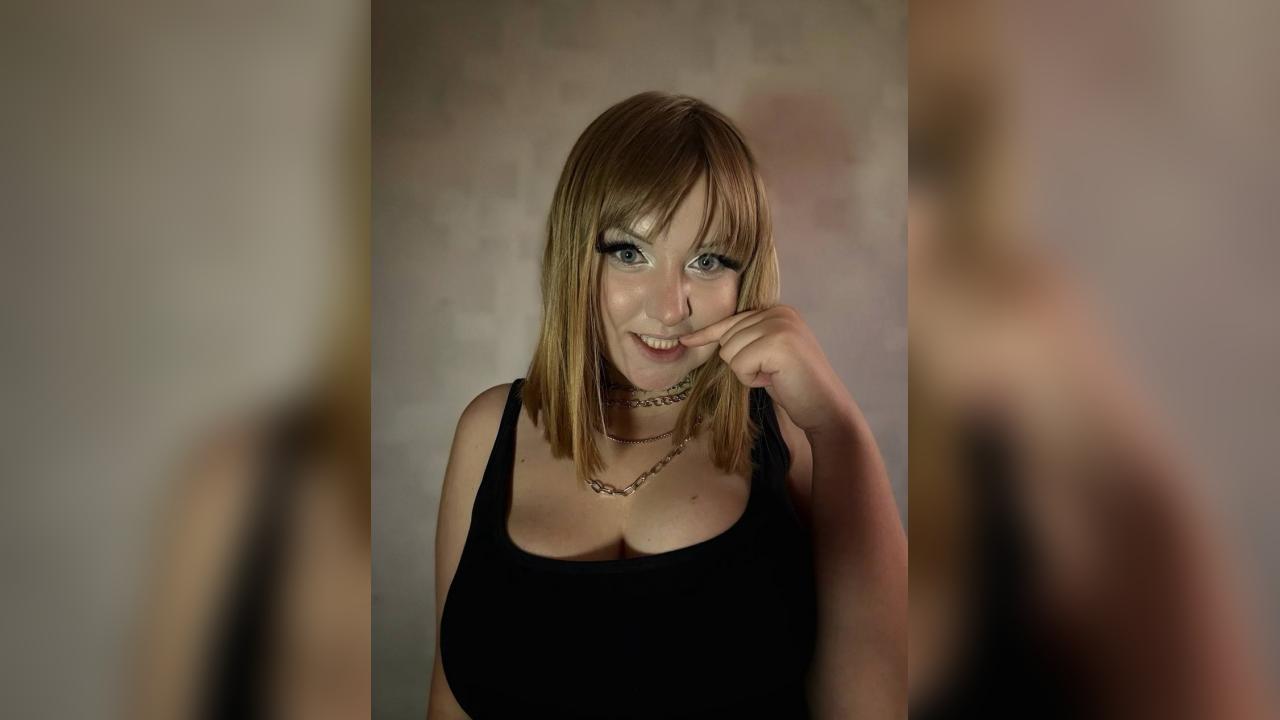Webcam chat profile for LunaShine: Leather