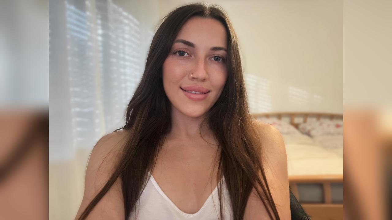 Webcam chat profile for SweetTi: Outfits
