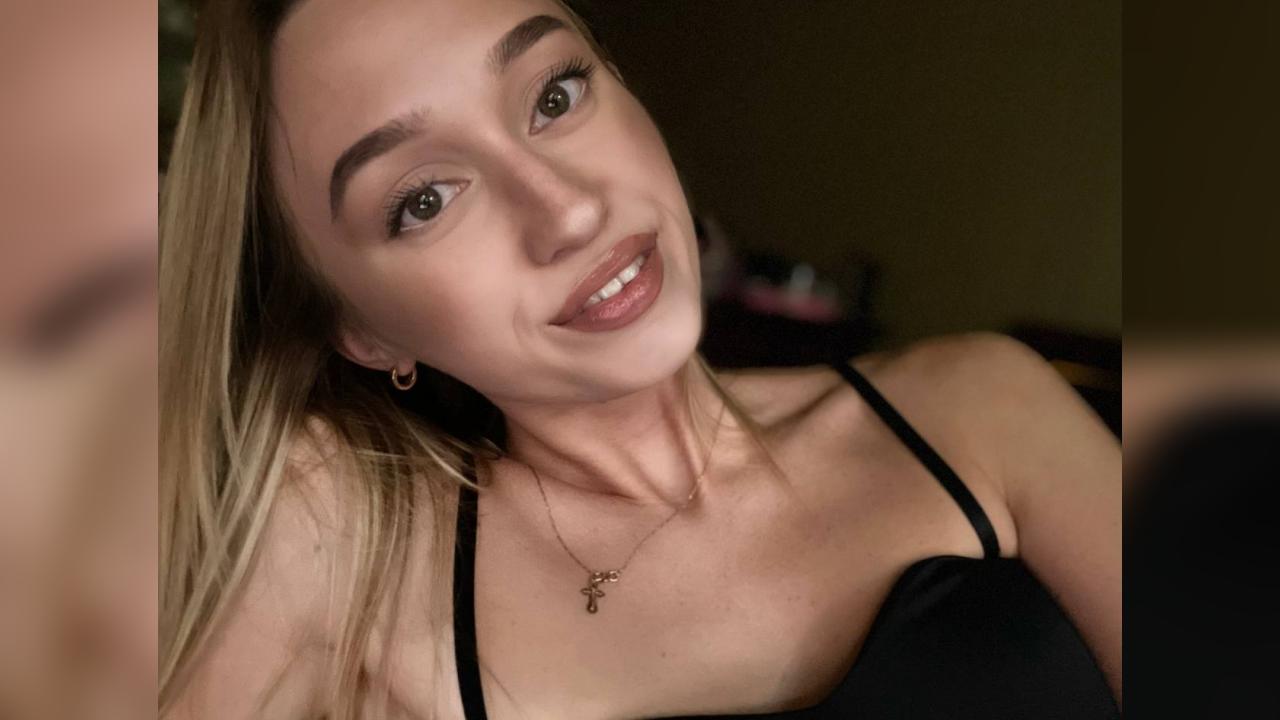 Webcam chat profile for HotttAngelll: Leather