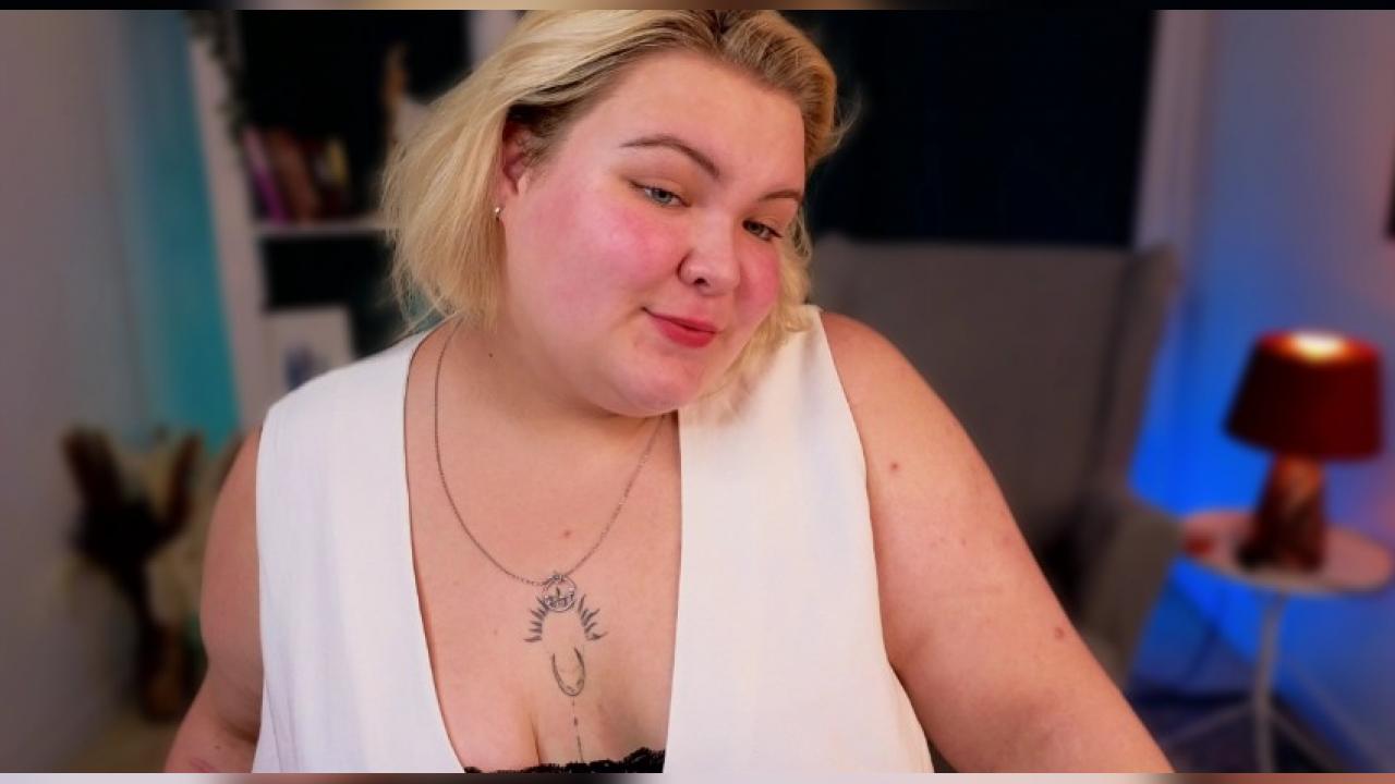 Webcam chat profile for EllaBigBabe: Leather