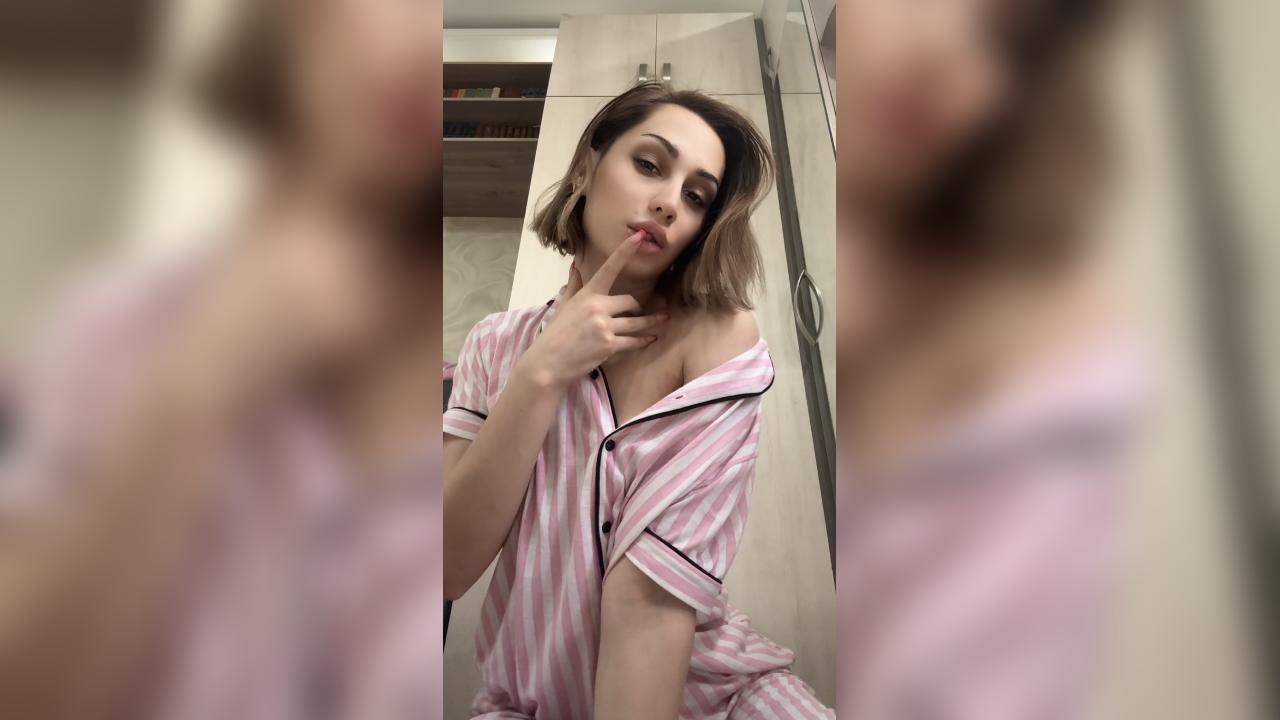 Webcam chat profile for MissMilaStar: Dancing