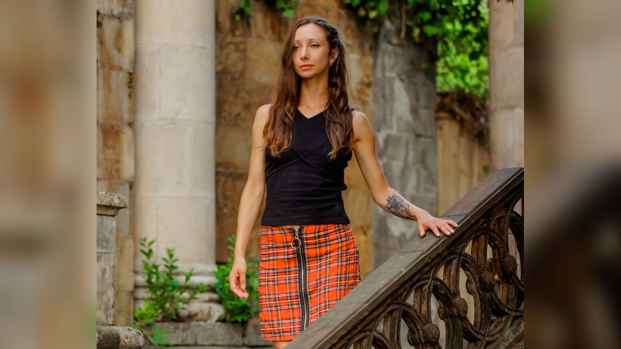 Webcam chat profile for Clarisse: Travel