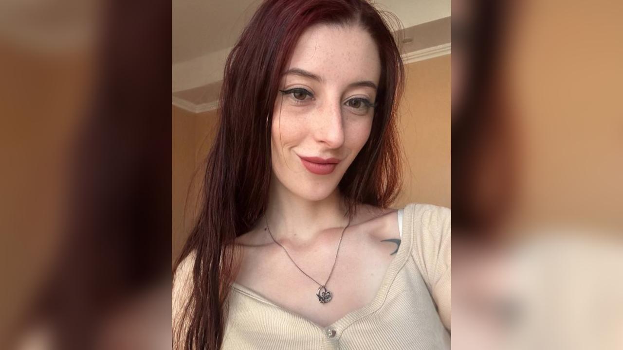 Webcam chat profile for 00Jasmine: Legs, feet & shoes