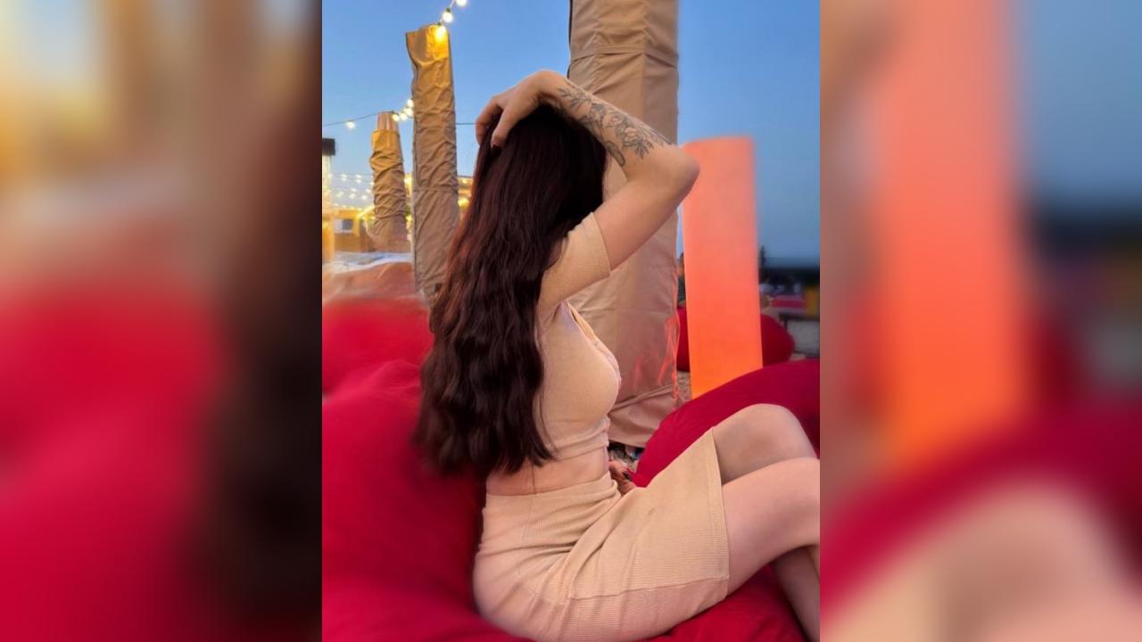 Webcam chat profile for 00Jasmine: Legs, feet & shoes
