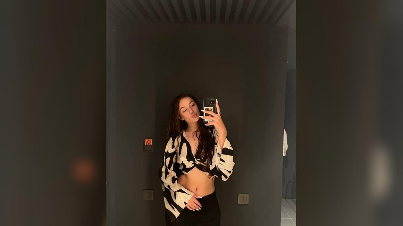 Webcam chat profile for FatalBliss: Outfits