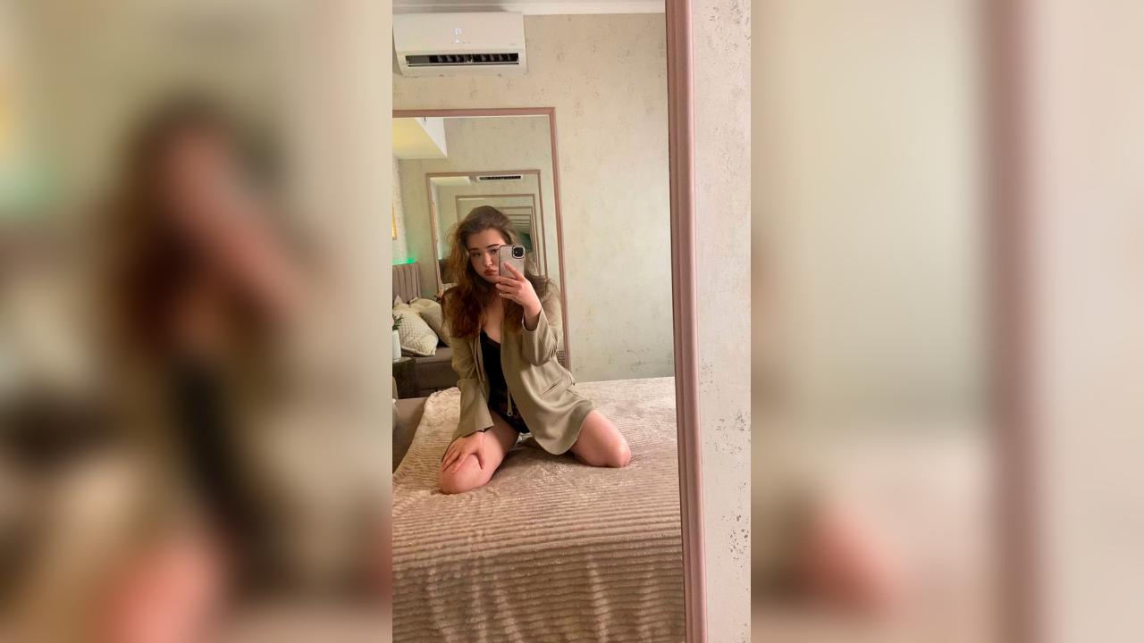 Webcam chat profile for BabyyCheril: Legs, feet & shoes