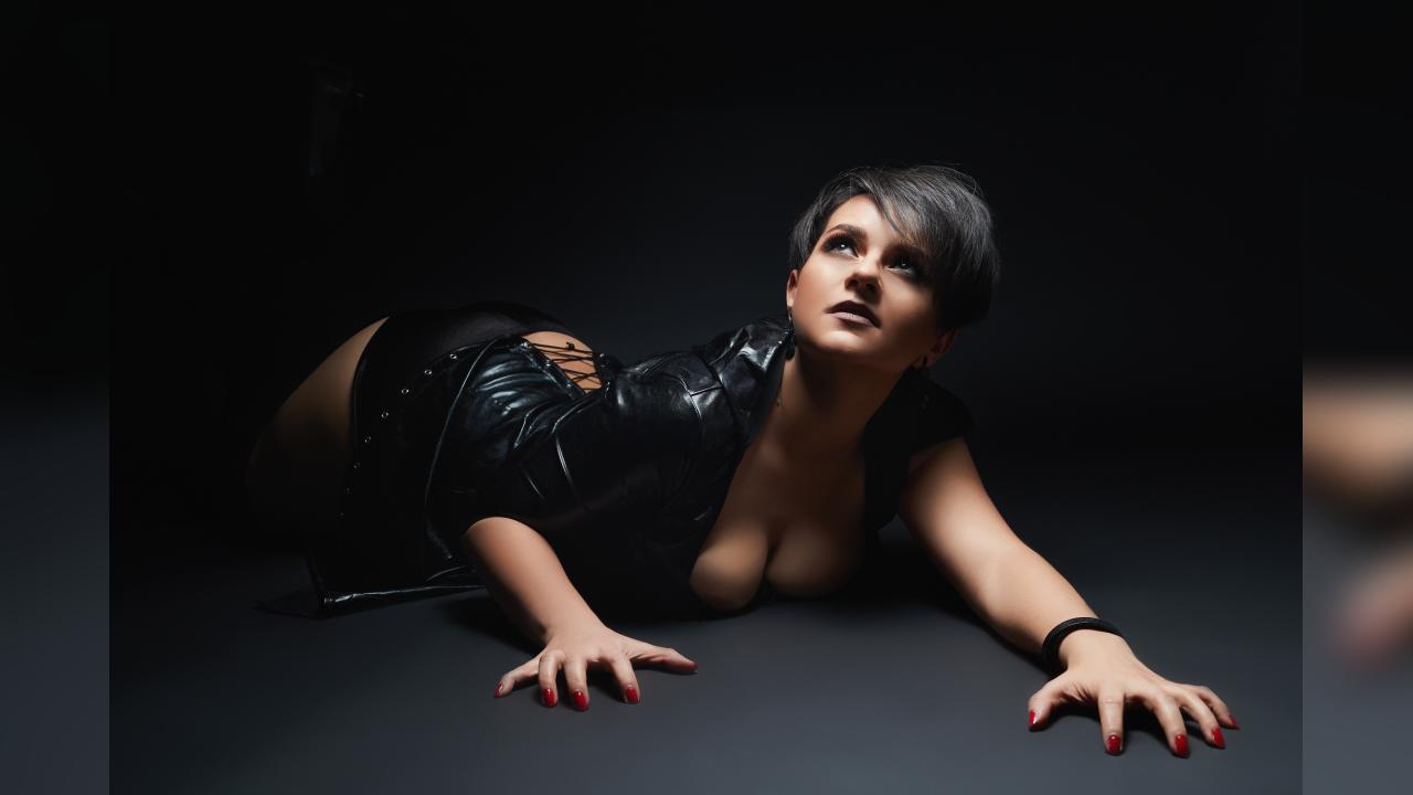 Webcam chat profile for AmaraNoir: Bondage & discipline