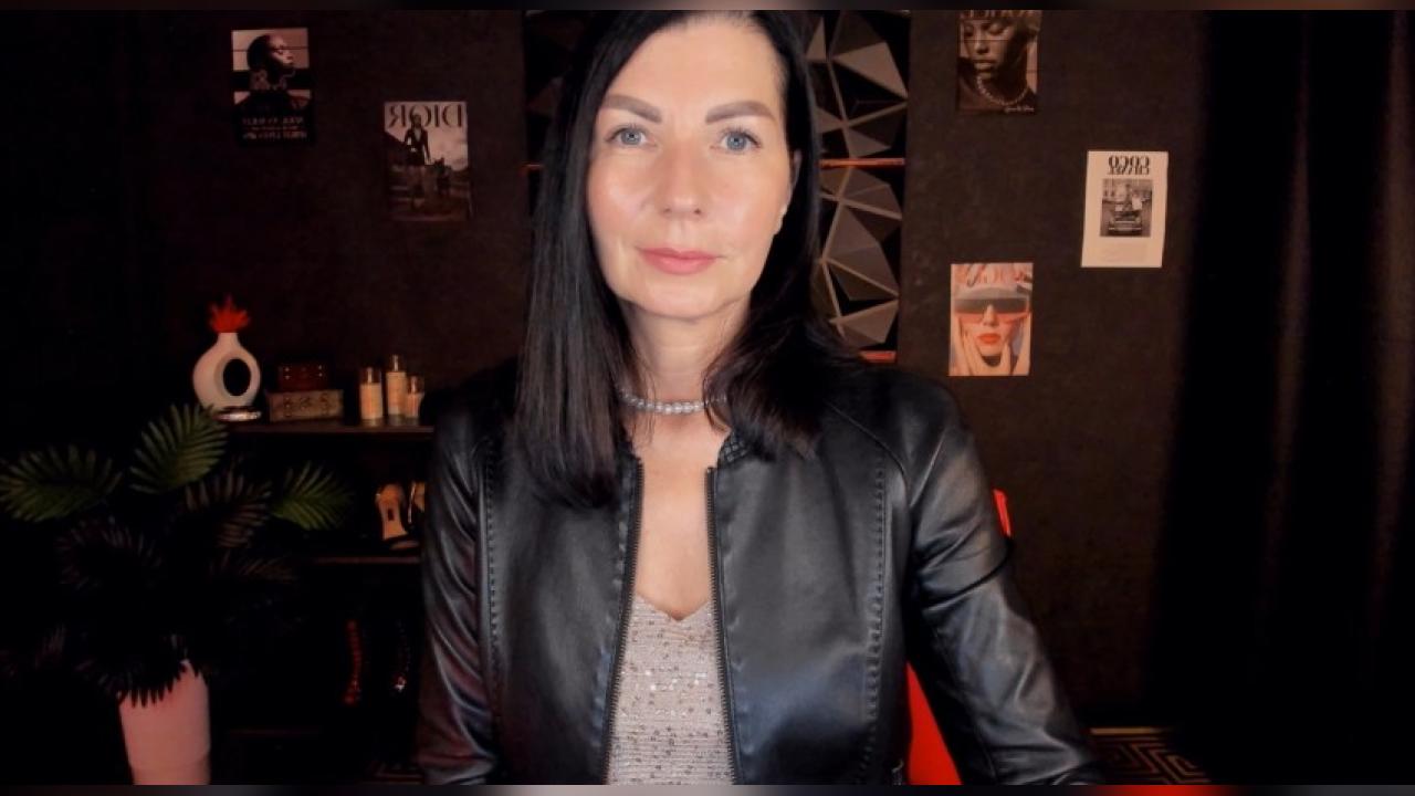 Webcam chat profile for MonicaCheerful: Dominatrix