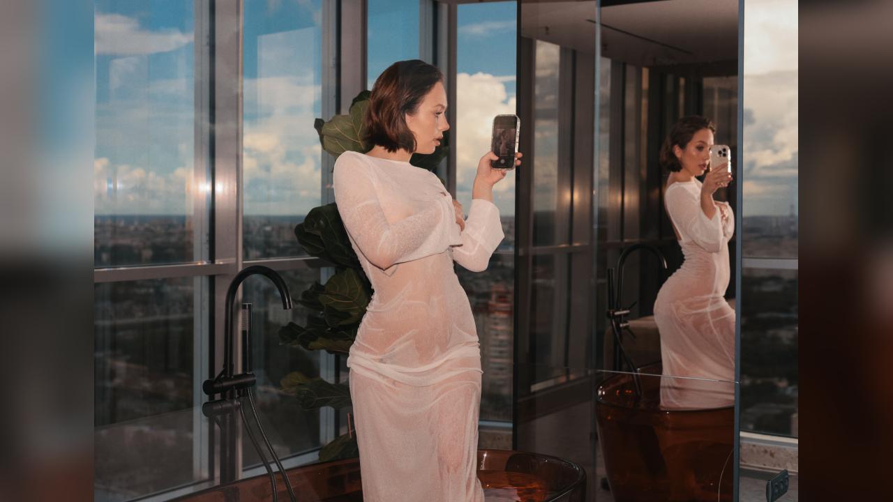 Webcam chat profile for MilaKnightley: Legs, feet & shoes