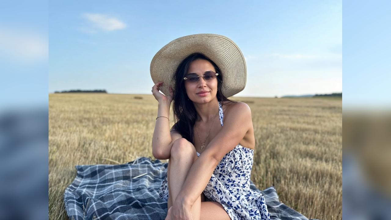 Webcam chat profile for Maryllove: Legs, feet & shoes