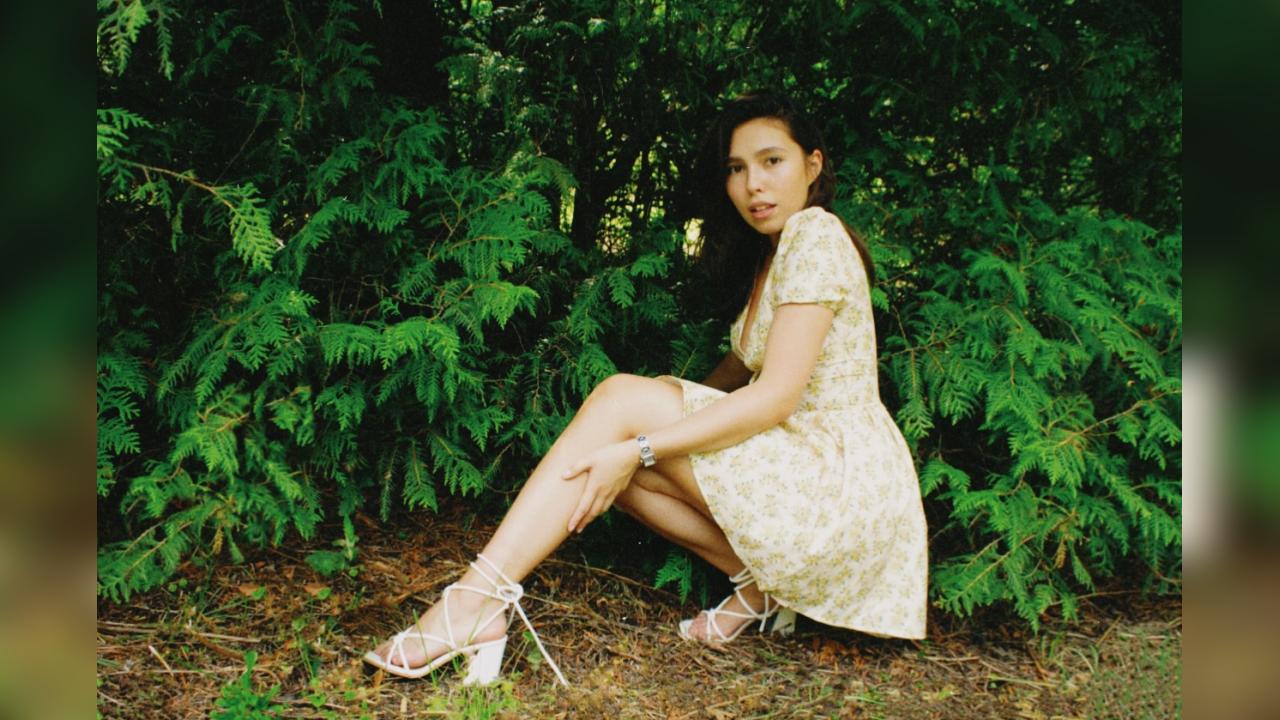Webcam chat profile for LunaFlower: Legs, feet & shoes