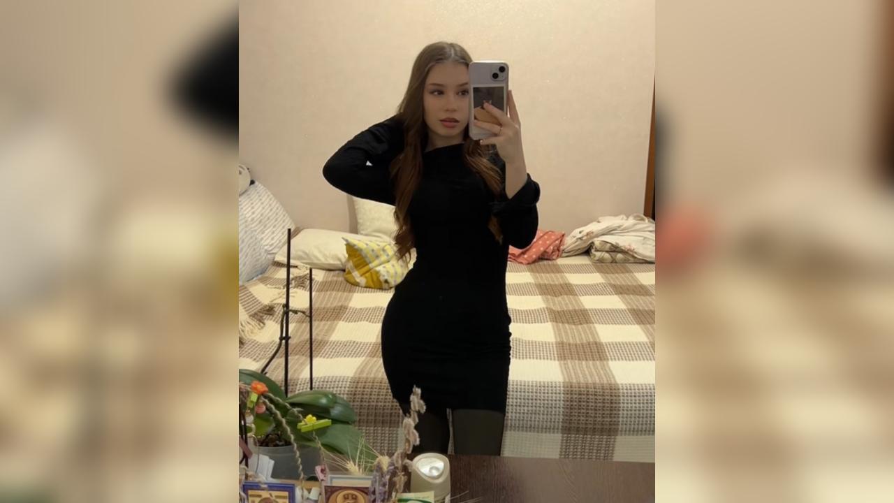 Webcam chat profile for AriaLyn: Outfits