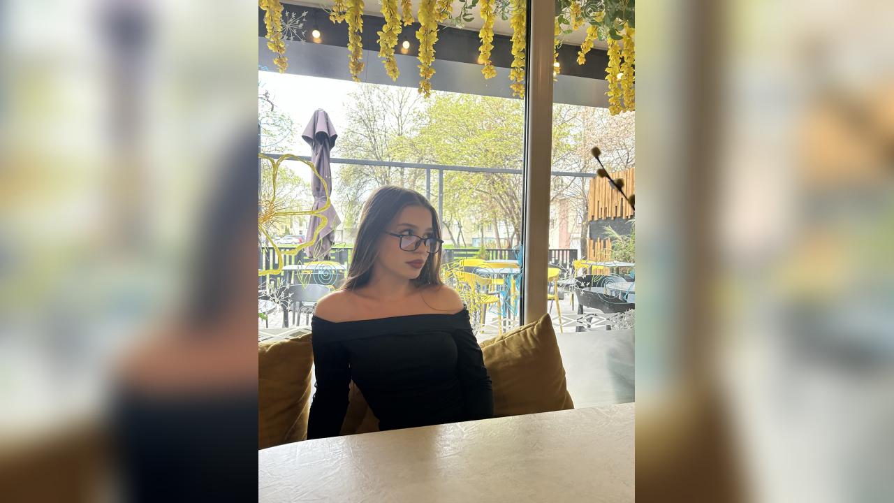 Webcam chat profile for AriaLyn: Outfits