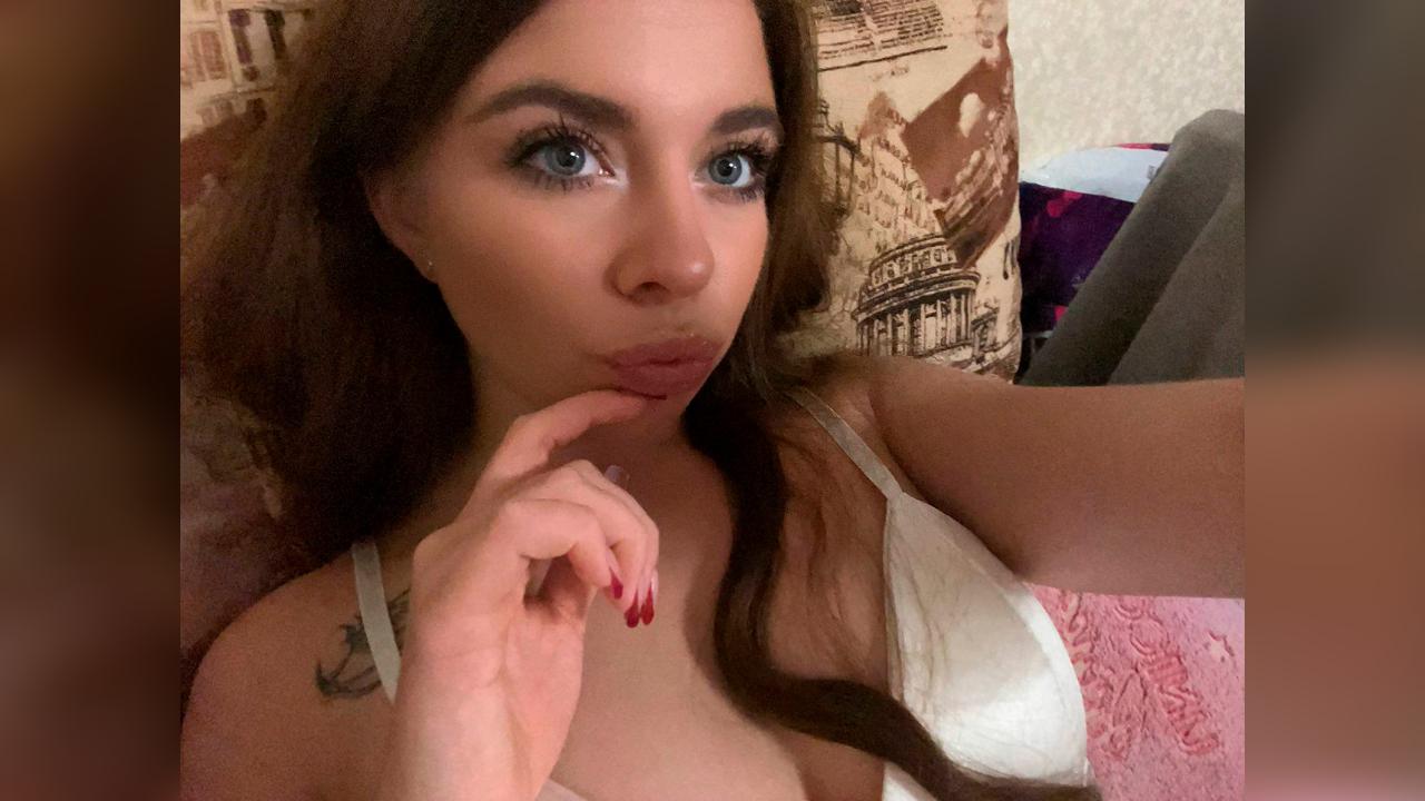 Webcam chat profile for Kiranaughty: Legs, feet & shoes