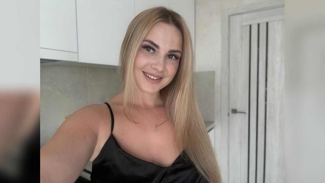 Webcam chat profile for MissTemptation1: Exhibition