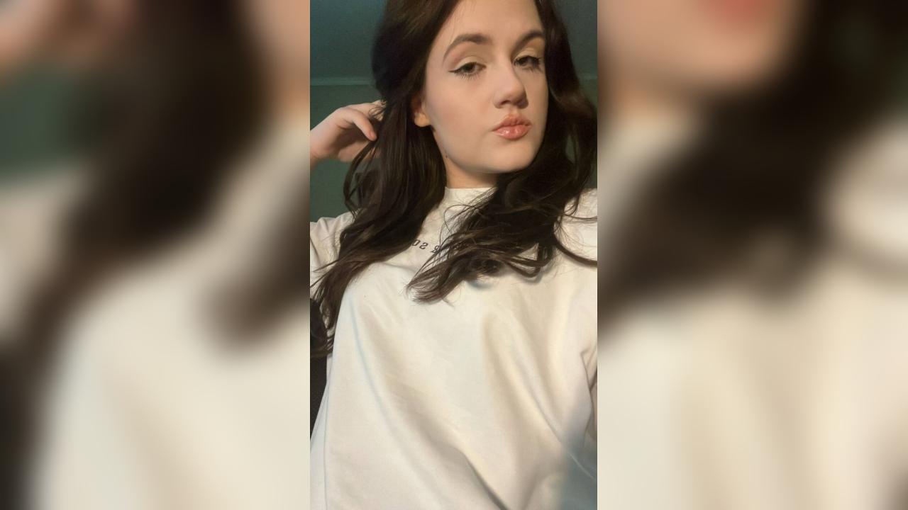Webcam chat profile for CoralSky: Ask about my Hobbies