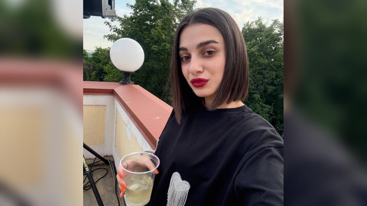 Webcam chat profile for ShahiraWild: Outfits