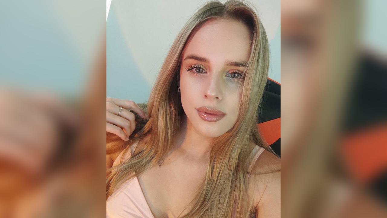 Webcam chat profile for Arithae: Ask about my Hobbies