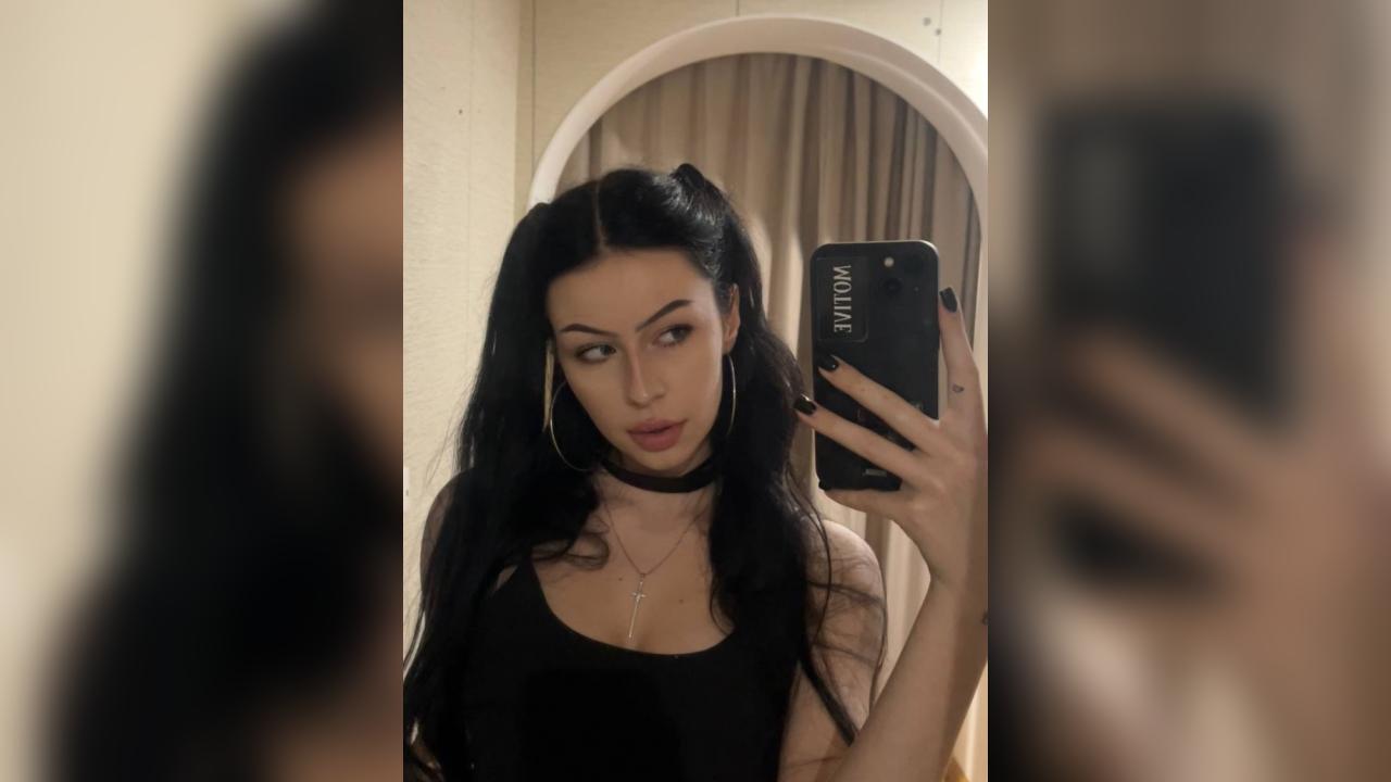 Webcam chat profile for Genevieve: Ask about my Hobbies