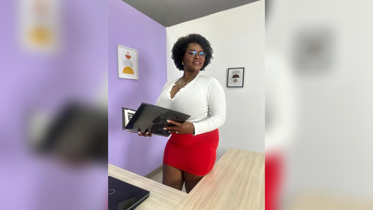 Webcam chat profile for Alicia0613: Exhibition