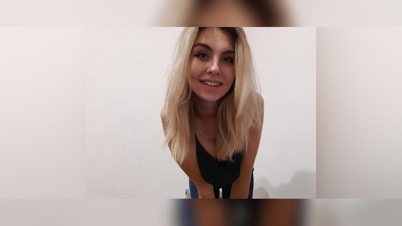 Webcam chat profile for BonnieCherrys: Leather