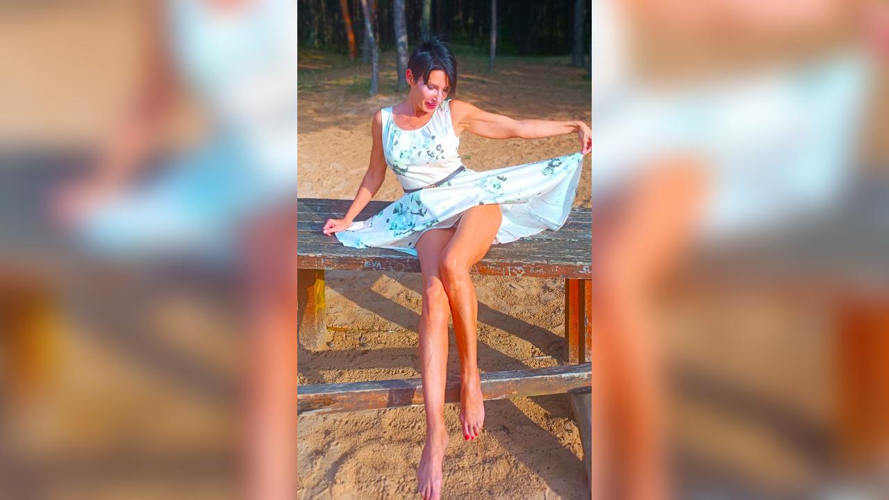 Webcam chat profile for AdorableAnna: Legs, feet & shoes