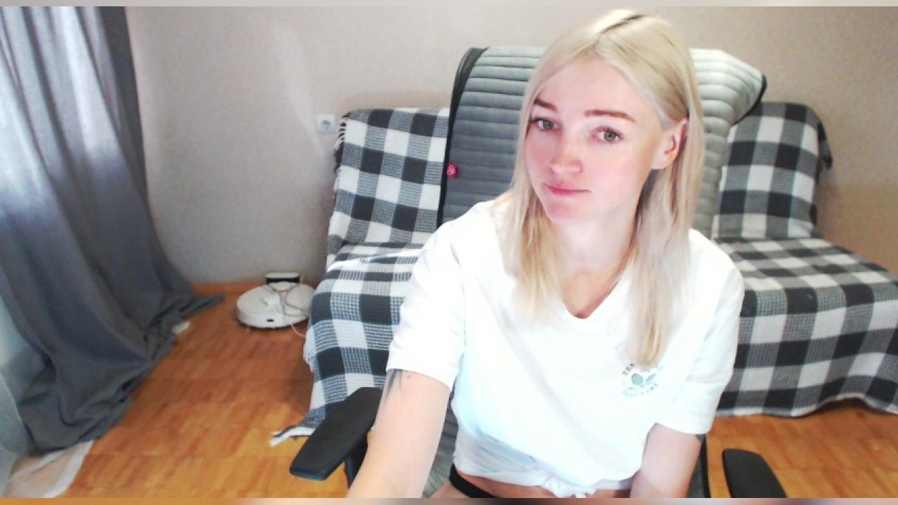 Webcam chat profile for MollyBum: Exhibition