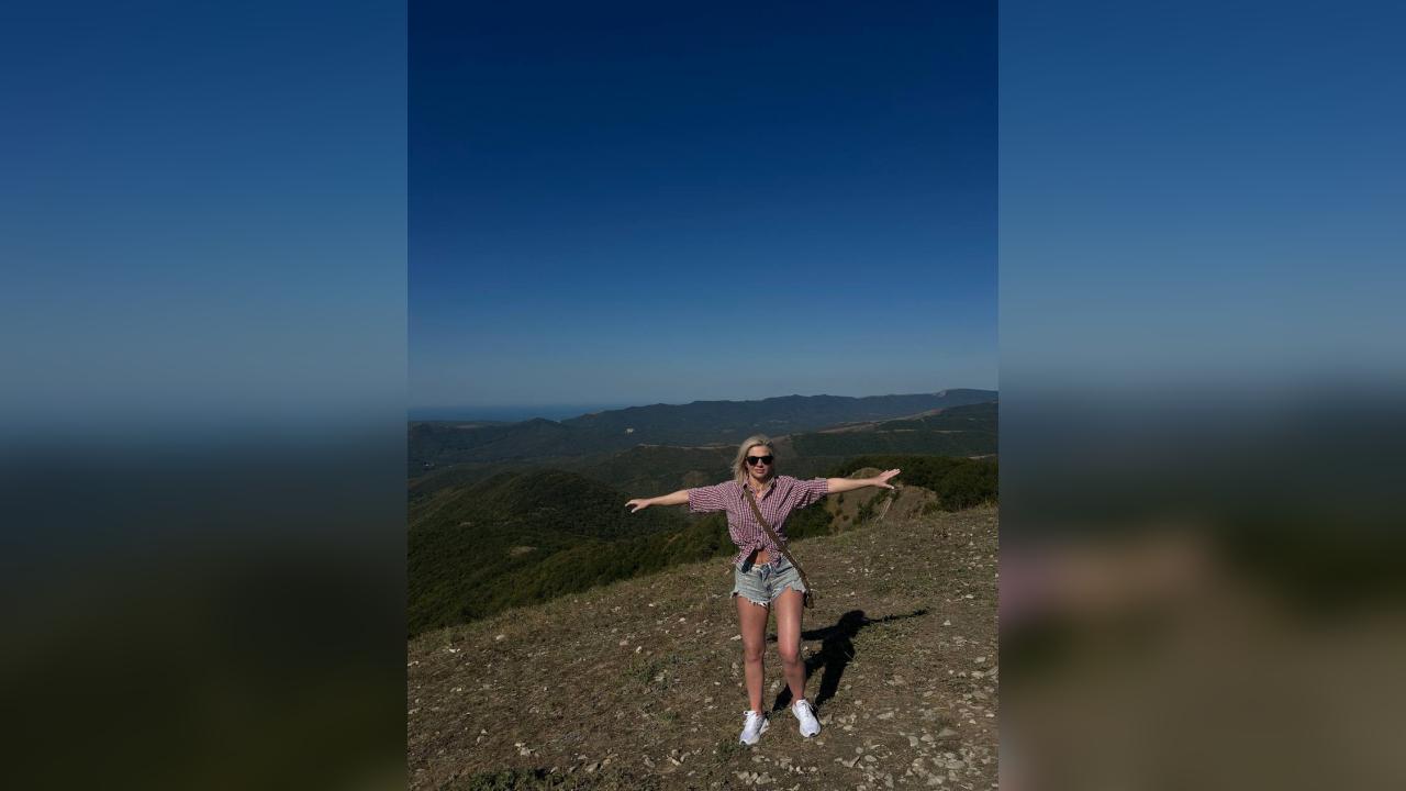 Webcam chat profile for Astrolady: Legs, feet & shoes