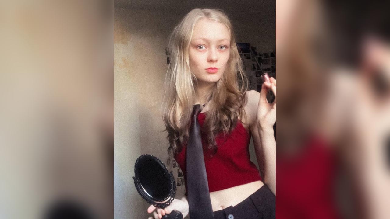 Webcam chat profile for SkySorceress: Legs, feet & shoes