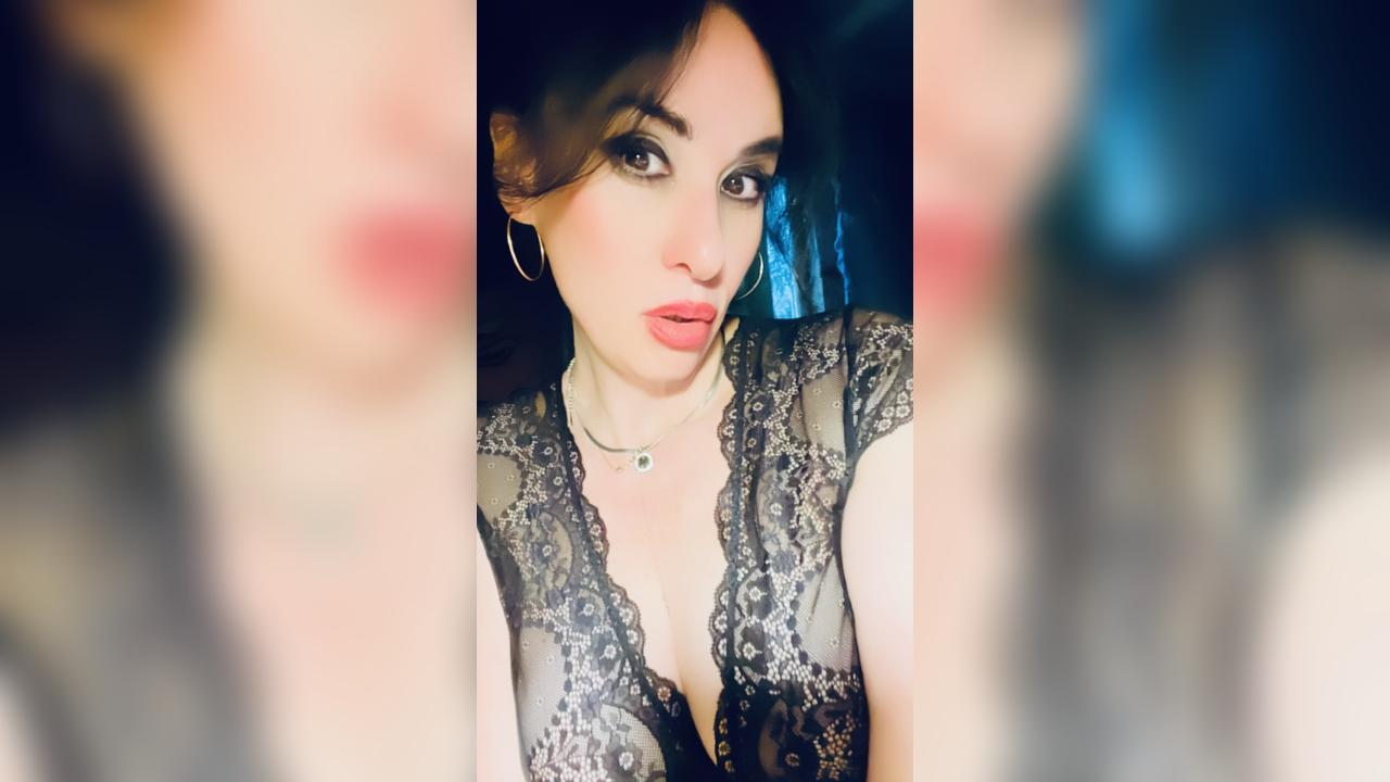 Webcam chat profile for AlyaHarper: Ask about my other interests