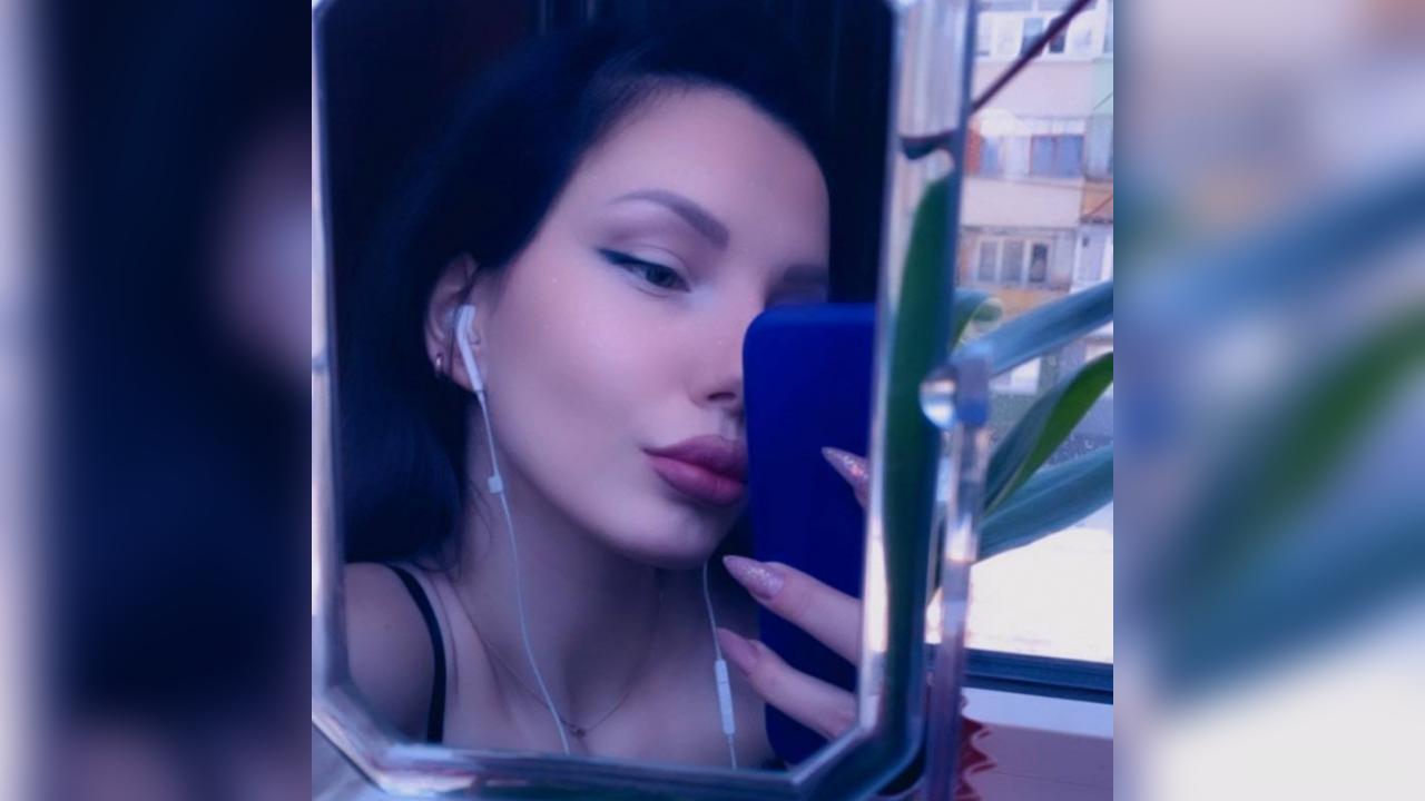 Webcam chat profile for BlondeinBlack: Outfits