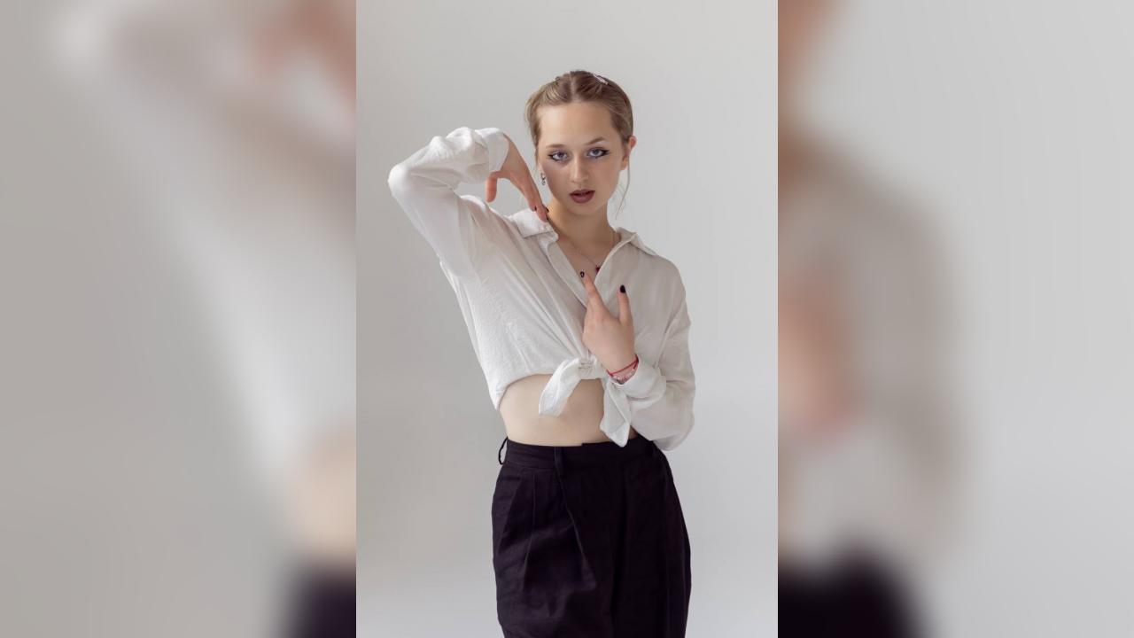 Webcam chat profile for Lunelle: Ask about my other activities