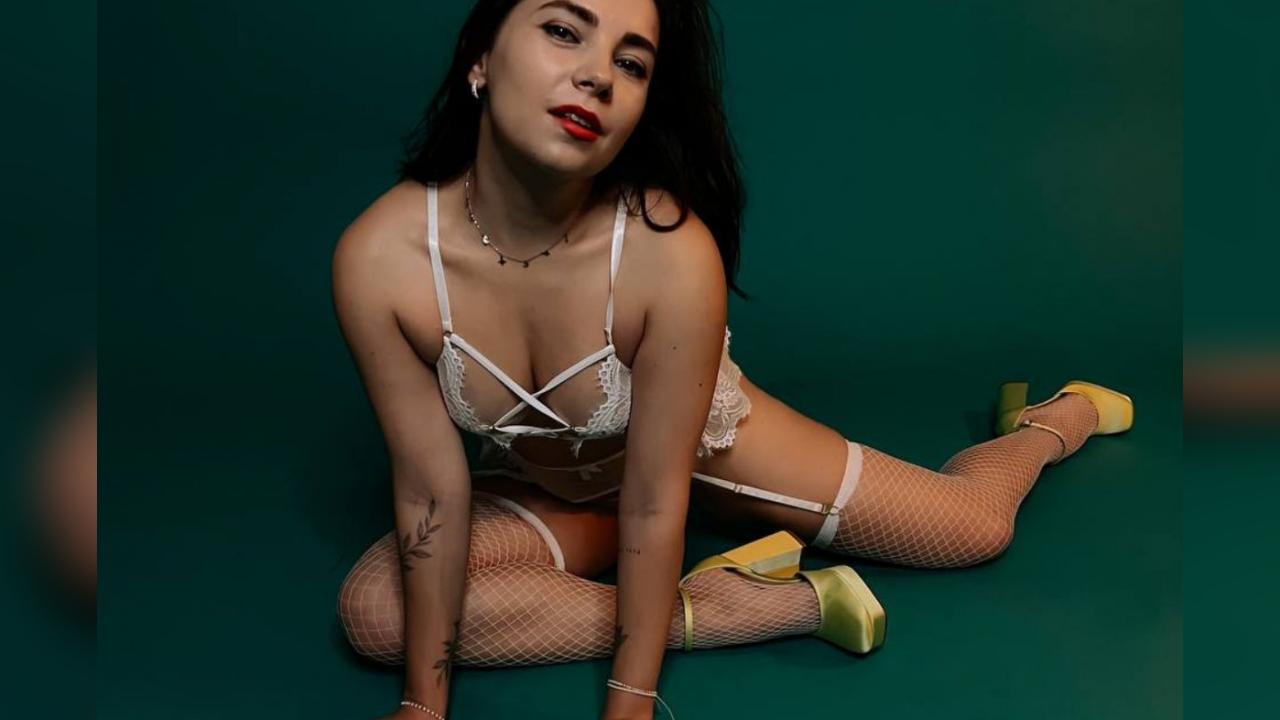 Webcam chat profile for FunnyShine20: Bondage & discipline