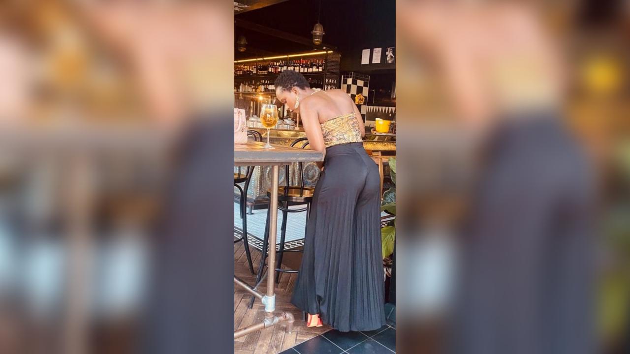 Webcam chat profile for Trixiex28: Legs, feet & shoes