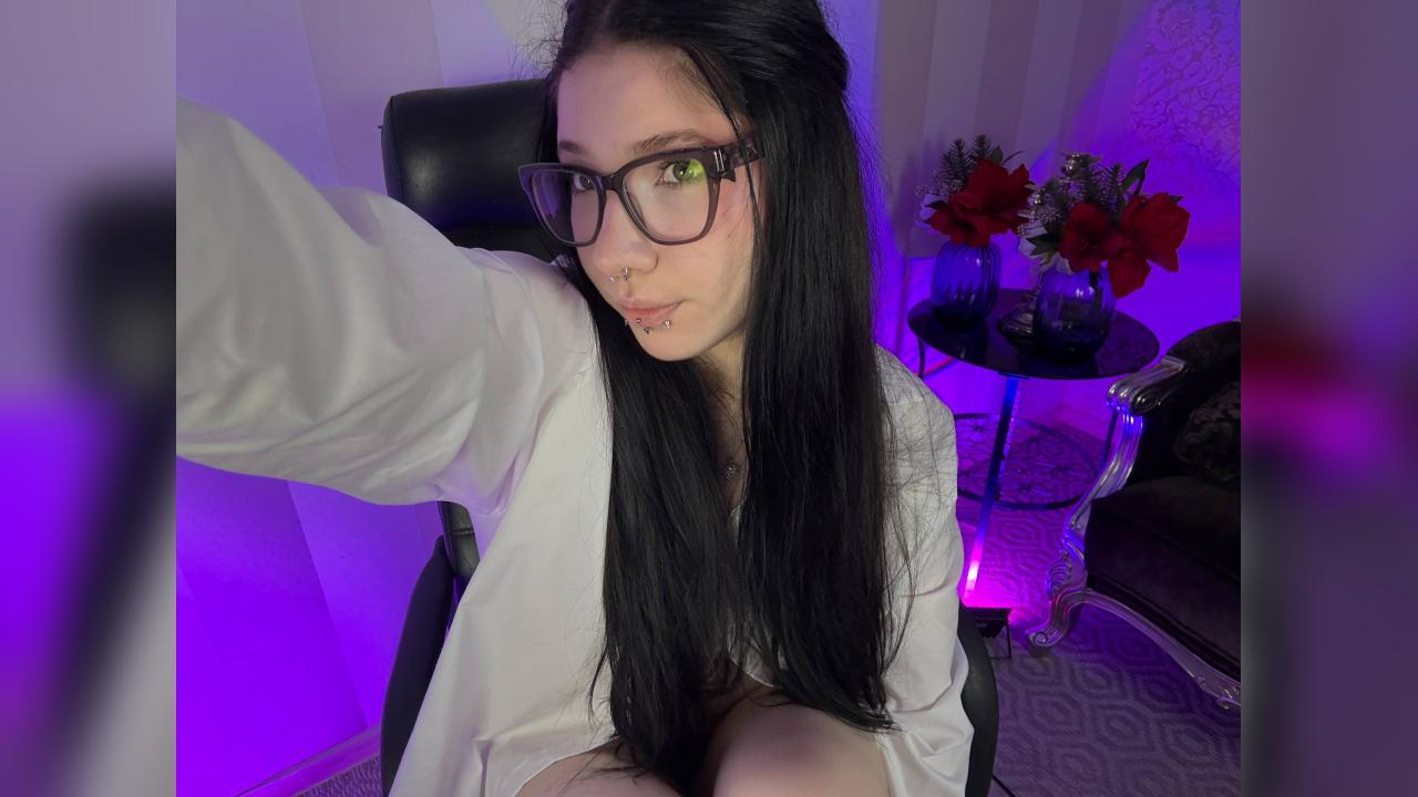 Webcam chat profile for AverySweet: Legs, feet & shoes