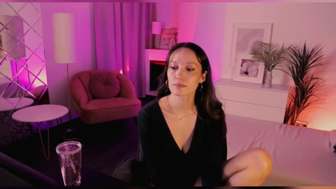 Webcam chat profile for AgnesGoddes: Legs, feet & shoes