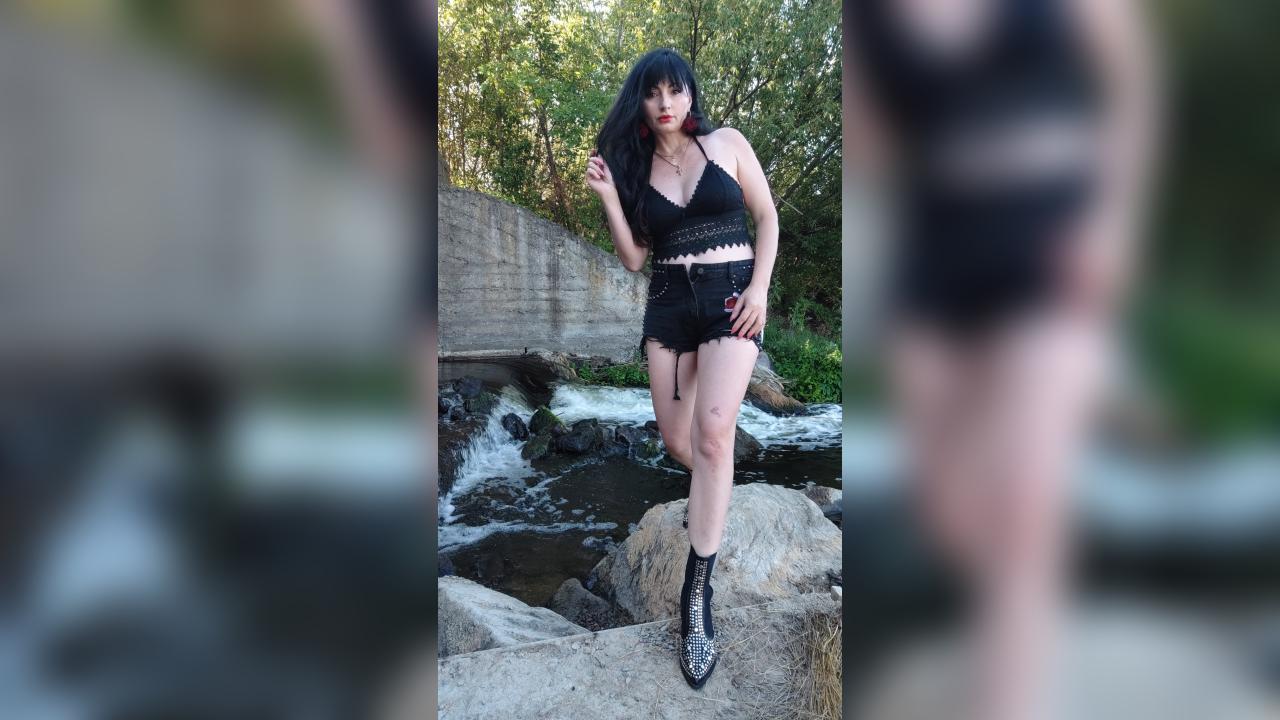 Webcam chat profile for Izida: Humor