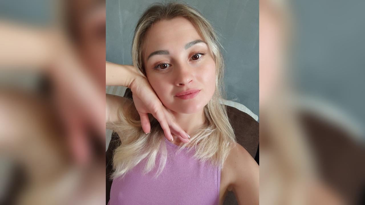 Webcam chat profile for Amarella: Dancing