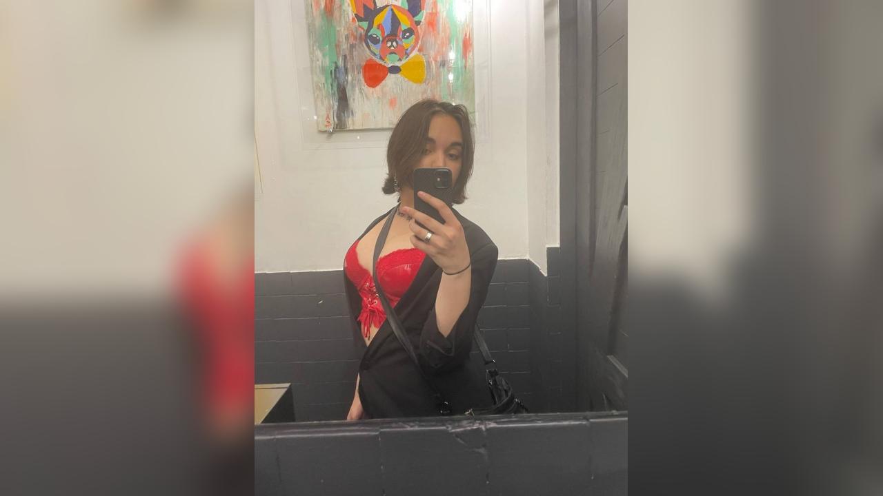 Webcam chat profile for SweetWhisper: Outfits