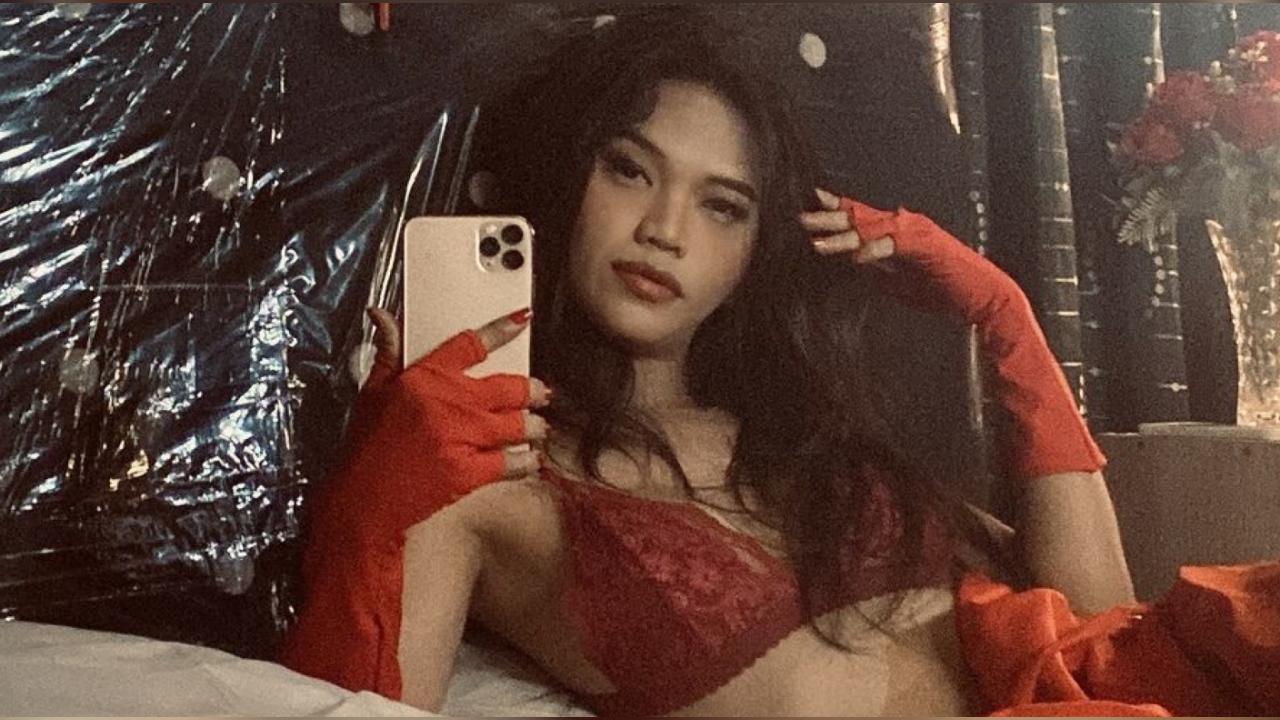 Webcam chat profile for BarbieChu: Bondage & discipline